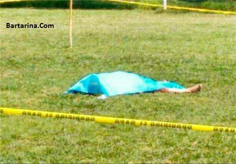 فیلم کشتن داور مکزیکی توسط بازیکن در وسط زمین فوتبال