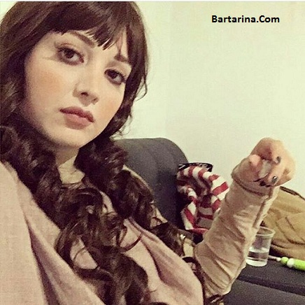 عکس تیپ جنجالی روشنک گرامی در اکران فیلم لاک قرمز