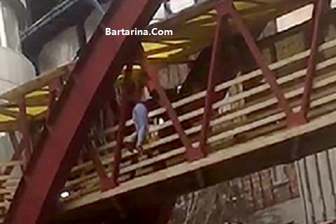 فیلم لحظه خودکشی زن تبریزی روی پل عابر پیاده 16 اسفند 95