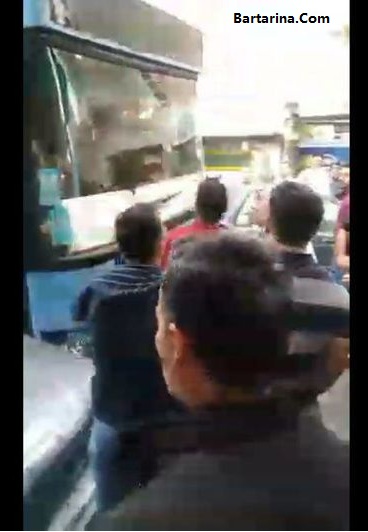 فیلم اتوبوس جنجالی اسلامشهر که باعث تصادف چند ماشین شد