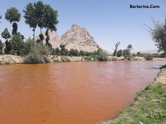 فیلم سرخ شدن آب زاینده رود اصفهان + دلیل قرمز شدن زاینده رود