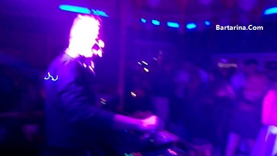 دستگیری 36 دختر و پسر نیمه برهنه در پارتی شبانه آبادان + عکس