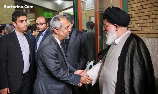 عکس جنجالی بوسیدن دست آیت الله جنتی توسط آشنا مشاور روحانی