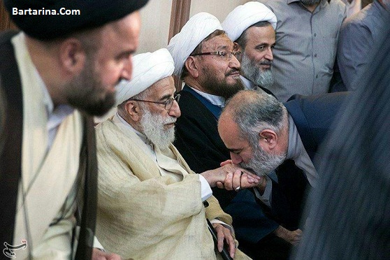 عکس جنجالی بوسیدن دست آیت الله جنتی توسط آشنا مشاور روحانی