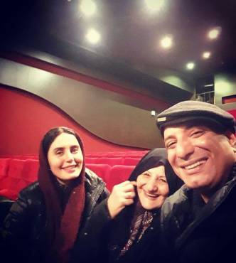 سلفی الناز شاکردوست با امیر جعفری و مادرش