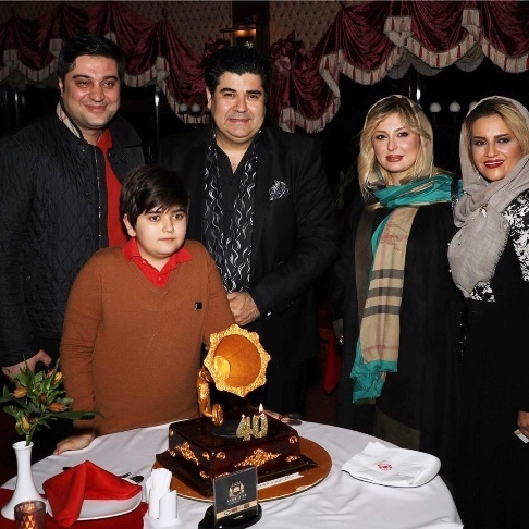 حضور نیوشا ضیغمی در جشن تولد خواننده معروف