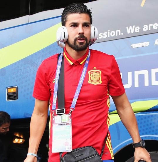 چرا مادر فوتبالیست سرشناس گدایی می کند؟