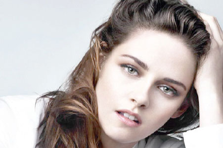 چرا کریستین استوارت کفش هایش را در جشنواره کن درآورد؟